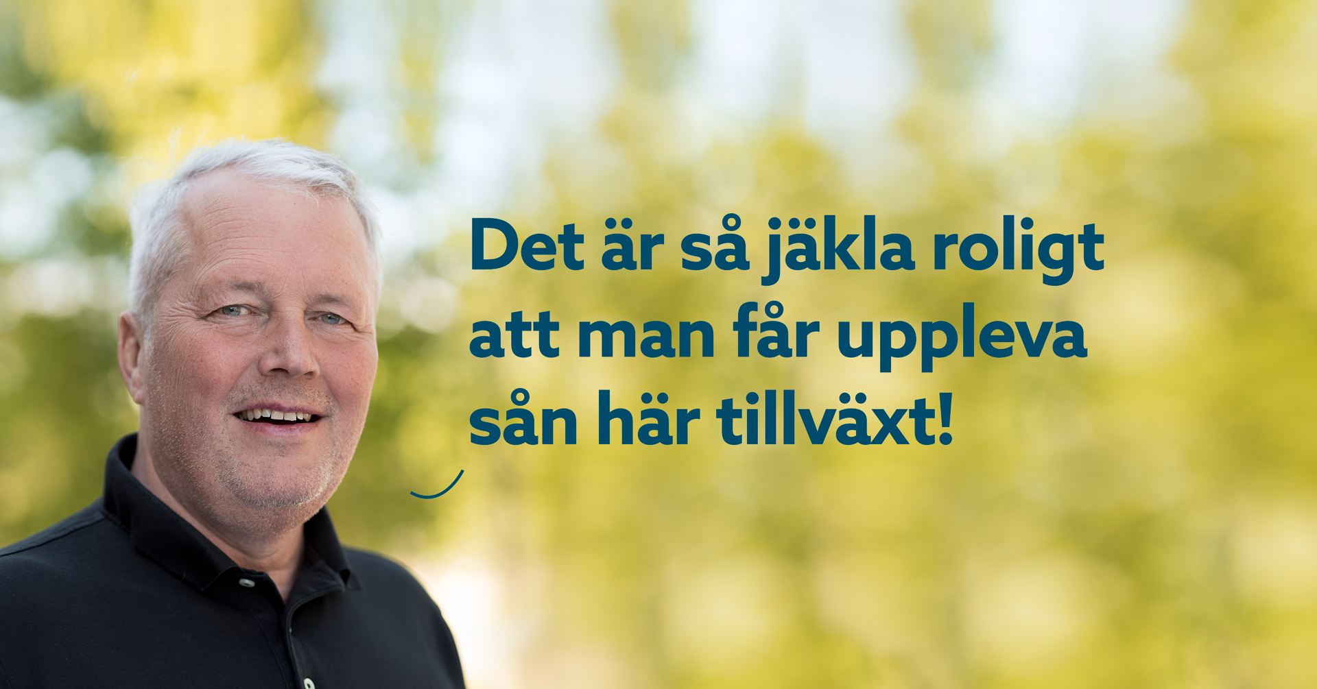 Profilbild på Fredrik Andersson där han står i naturen