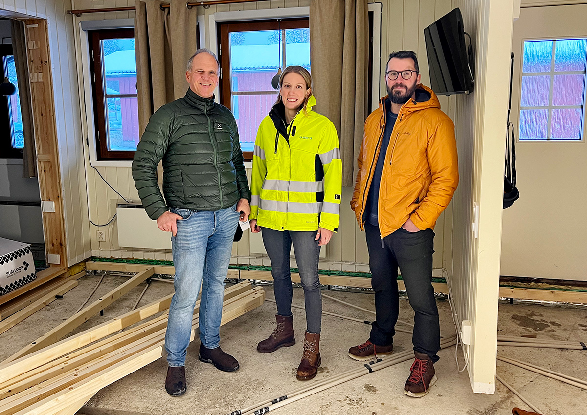 Contractor Hemavan med tre arbetare