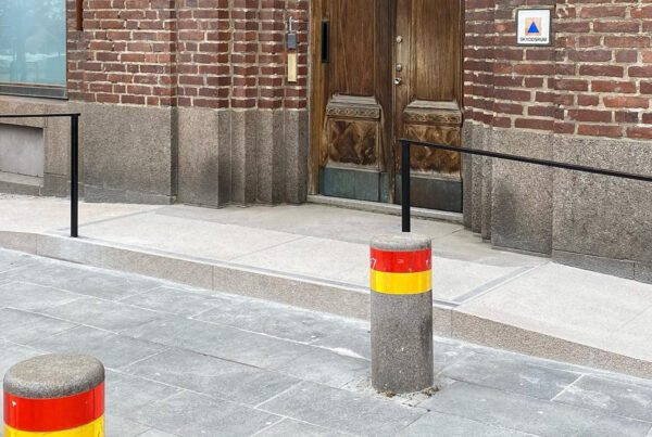 Handikappanpassad ramp till Swedbanks nya lokaler.
